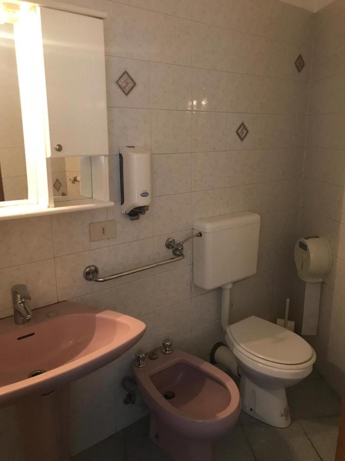 Hotel Carillon Lavena Ponte Tresa Eksteriør billede